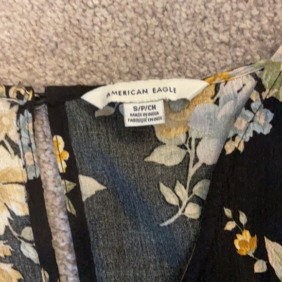 American Eagle Floral Jumpsuit - Picture 4 of 7